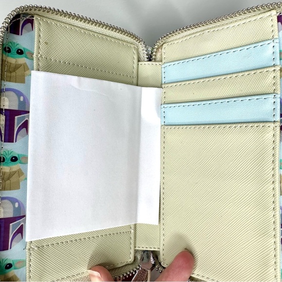 Loungefly Disney Star Wars Mandalorian Grogu on Seeing Stone Wallet - Picture 8 of 9